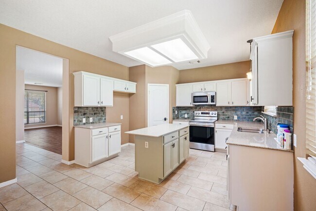 Building Photo - Executive Greenshire Living in Schertz, TX...
