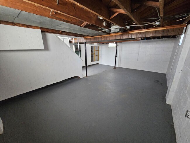 Building Photo - Come see your new home!