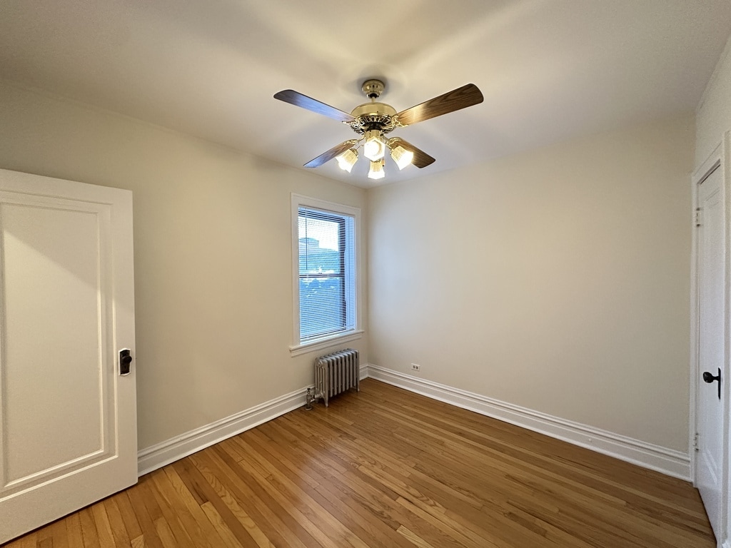 Building Photo - 1913 W Larchmont Ave