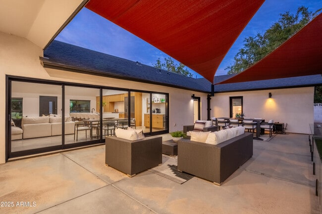 Building Photo - 4421 E Earll Dr