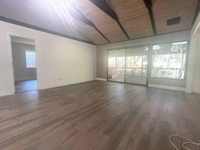Building Photo - Single story golf course 3/2 home in Lake ...