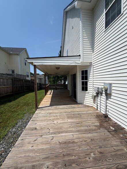 Covered Deck - 222 18th Ave SE
