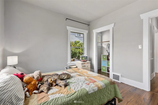 Building Photo - Beautiful, Spacious Tacoma Home! Apply today!