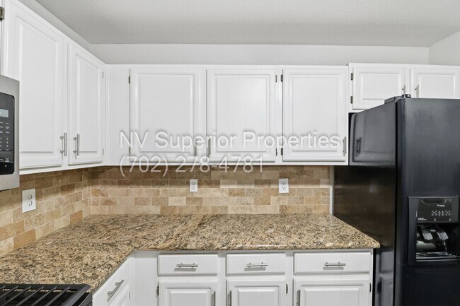 Building Photo - SW!!! 2 Bedroom Condo 1st Floor!! 2 Garage!! Gated!! Community Pool!! Fitness Room!! 2 Primary Be...