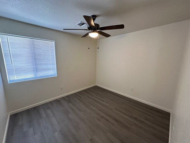 Building Photo - 2776 S Avenue 2 1/2 E