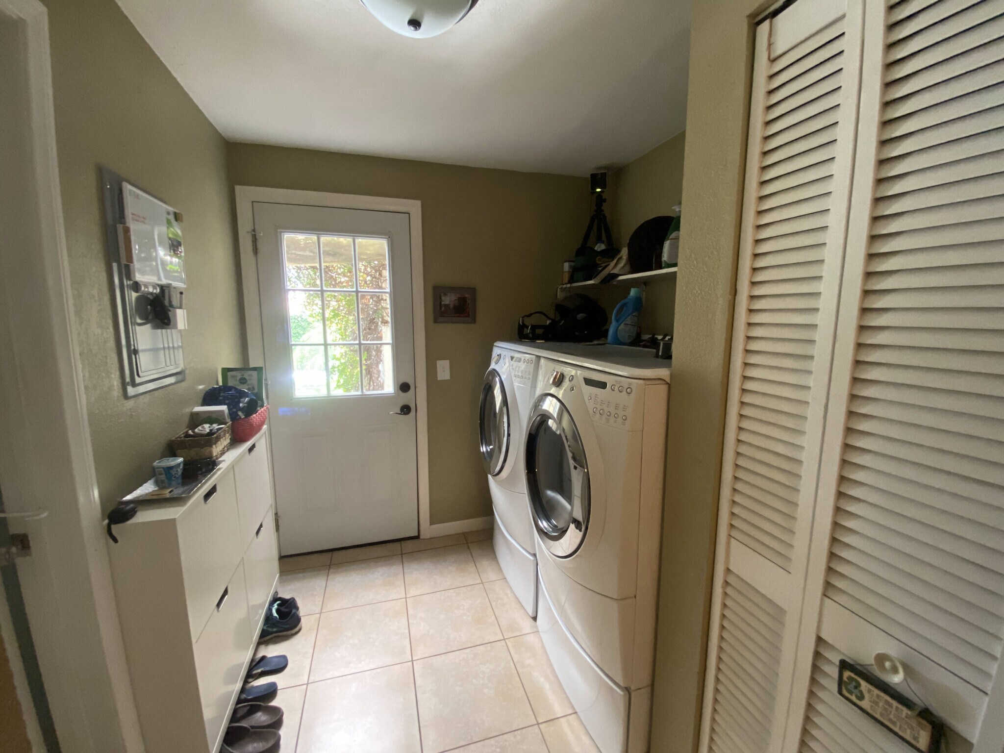 Building Photo - 172 W Elm Ct