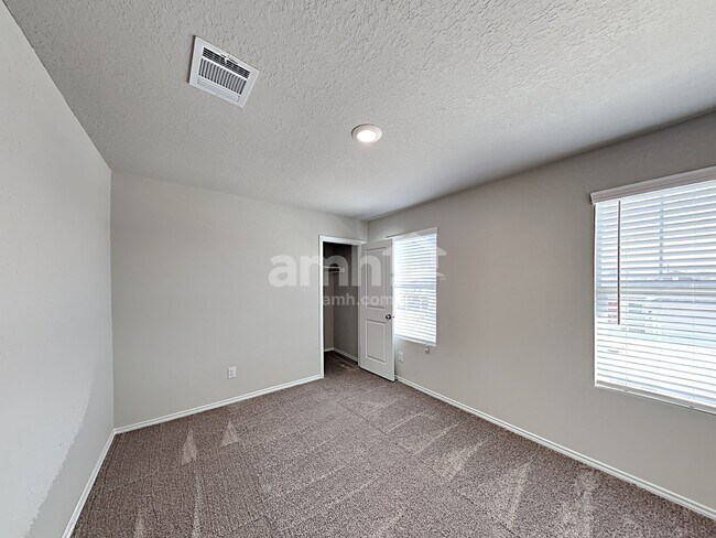 Building Photo - 10410 Varmus Dr