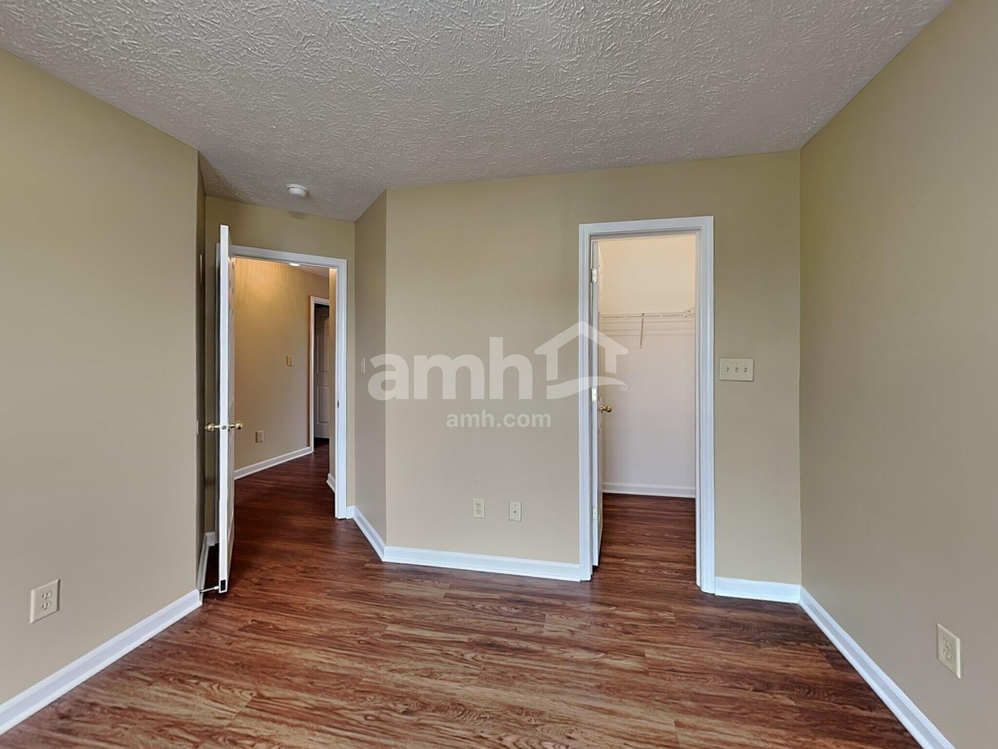 Building Photo - 6591 W Irving Dr