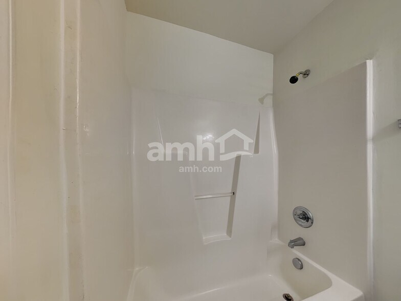 Building Photo - 185 Silver Creek Trail