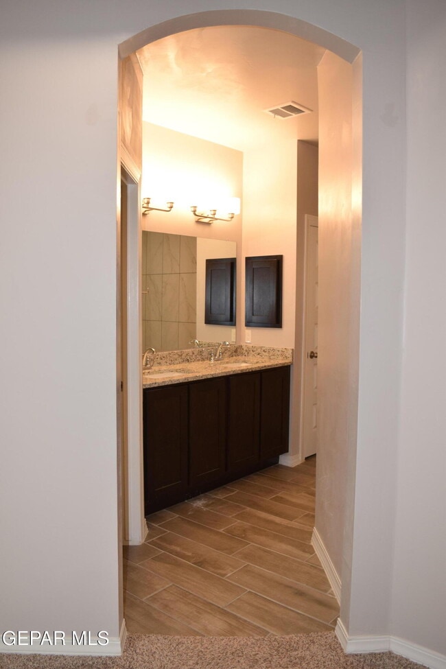 Building Photo - 355 Sol Ct