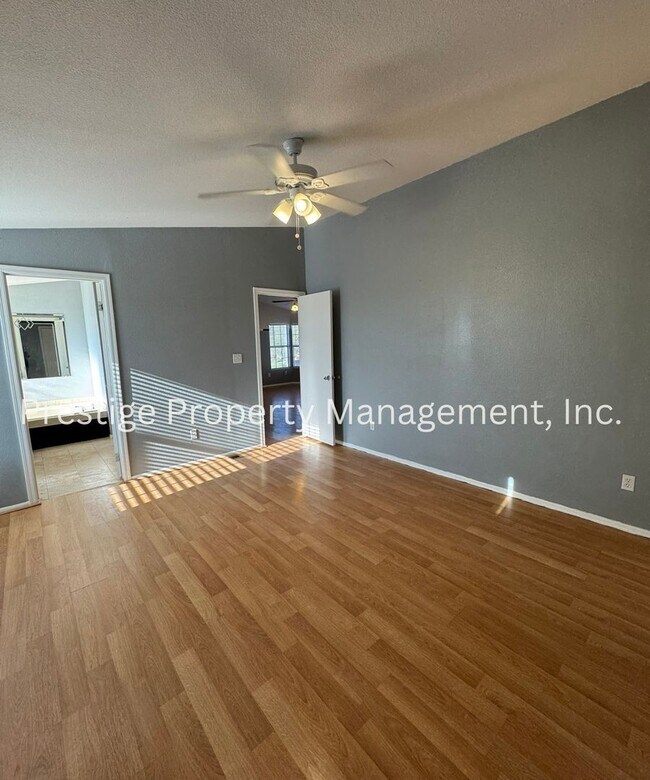 Building Photo - This 4/2 Vail Manufactured Home Is On A 1 Acre Lot!!!