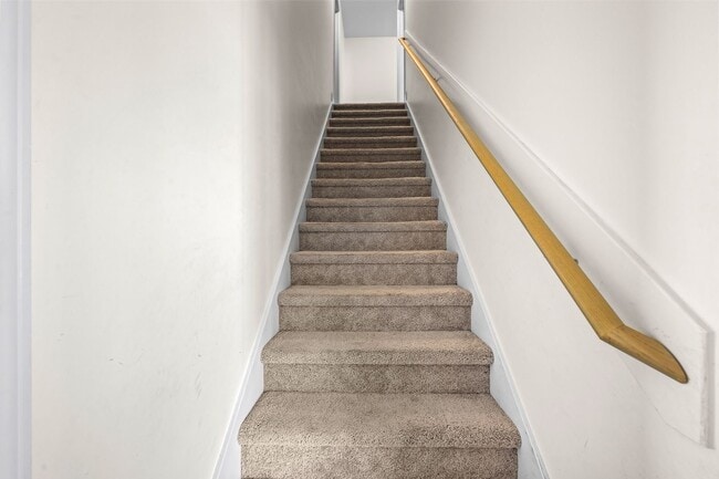 Building Photo - 227 Lookout Ln