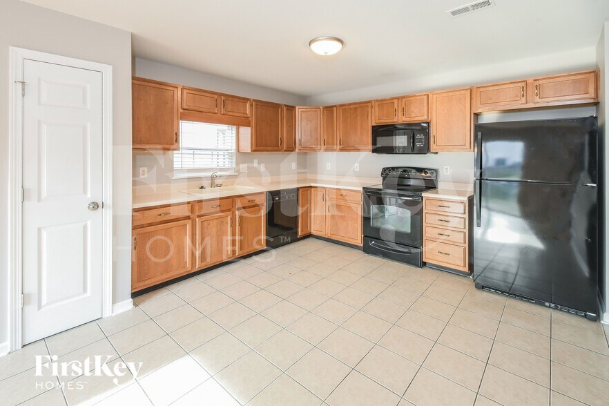 Building Photo - 2334 Layton Park Dr