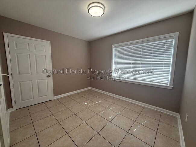 Building Photo - 315 S Lakewood Dr