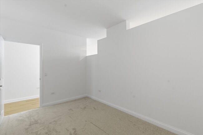 Building Photo - 8 W Monroe St