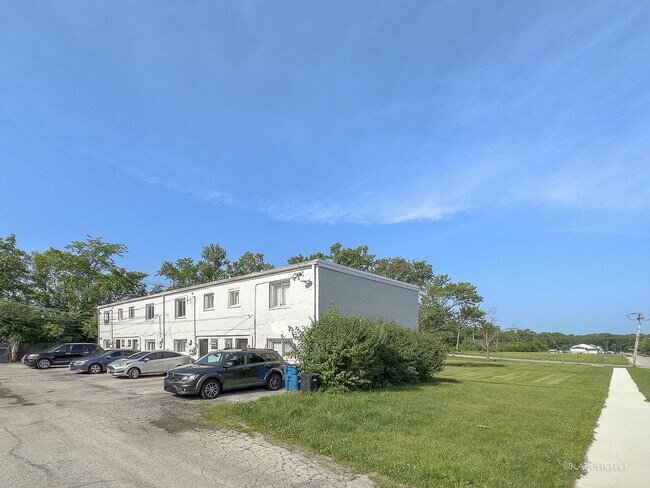 Building Photo - 490 Hickory St