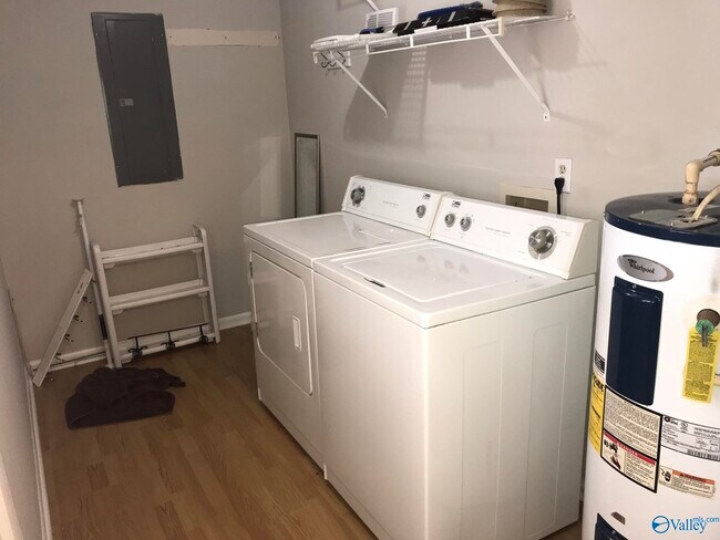 Building Photo - 22193 Bragg St