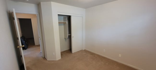 Building Photo - 740 Autumn Meadows Dr