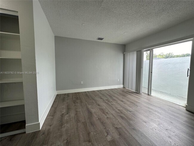 Building Photo - 6032 SW 25th St