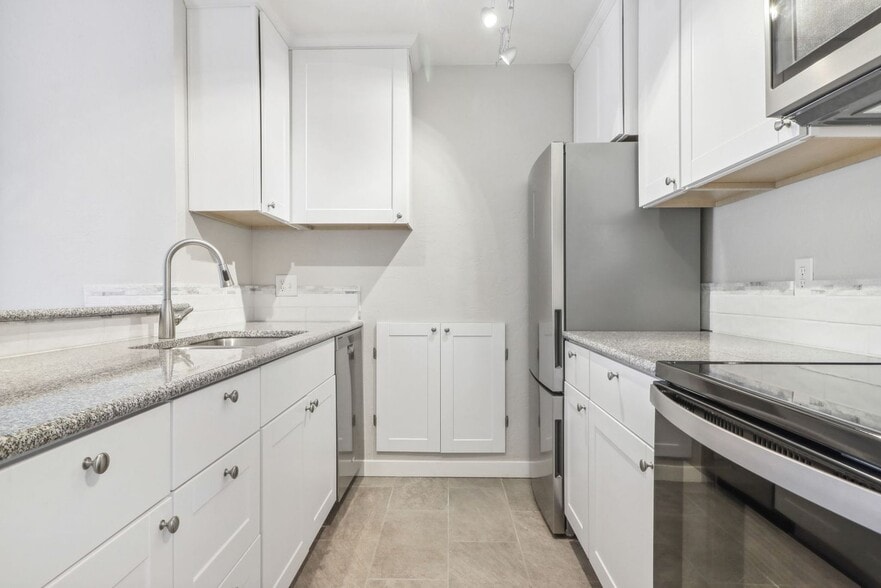 Building Photo - 1180 S Monaco St Pkwy