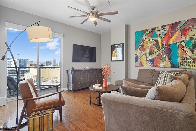 Building Photo - 150 S Las Vegas Blvd