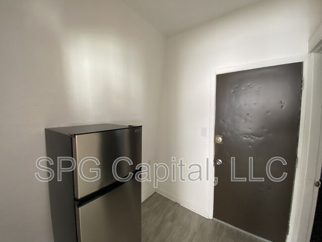 Building Photo - 35 W Maple St