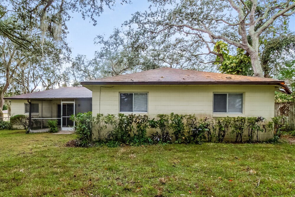 Building Photo - 2701 Kinnon Dr