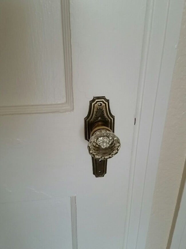 Building Photo - AWESOME 3-BDRM HOME NEAR DU - INCLUDES GAR...