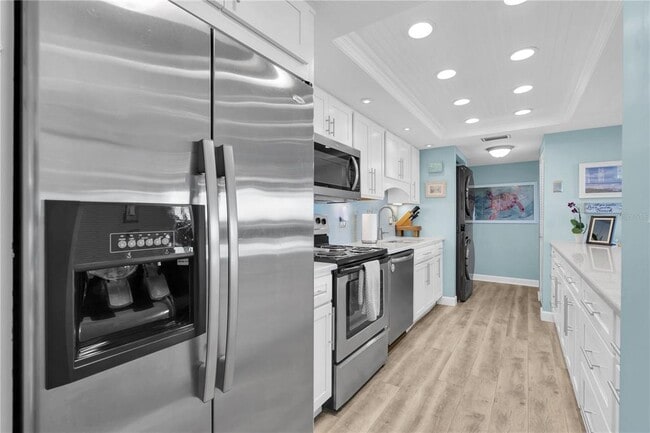 Building Photo - 200 120th Ave W