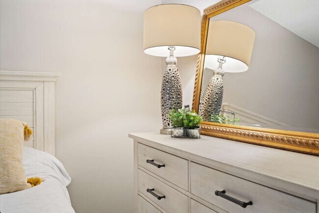 Building Photo - Fully Furnished Apartment in the Heart of Durham!