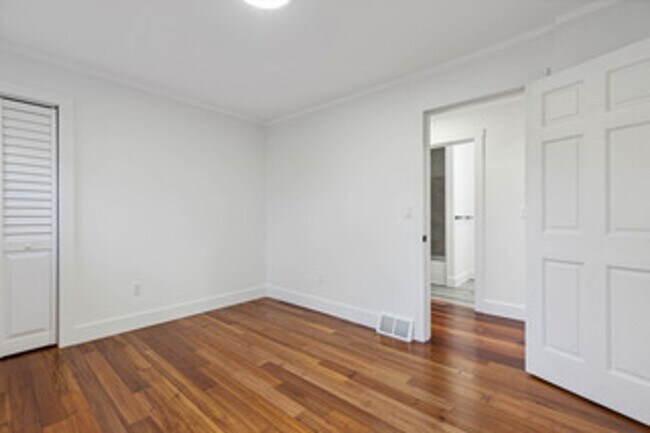 Building Photo - 415 Herkimer St