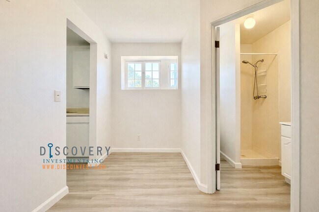 Building Photo - Panoramic Hill Estate with Sweeping Views