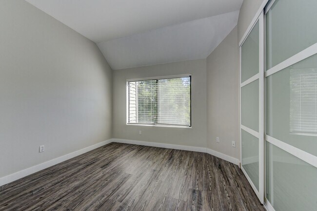 Building Photo - PRICE DROP! + MOVE IN SPECIAL!! 2 Bedroom Condo in Great Location with Pool and Underground Parking!