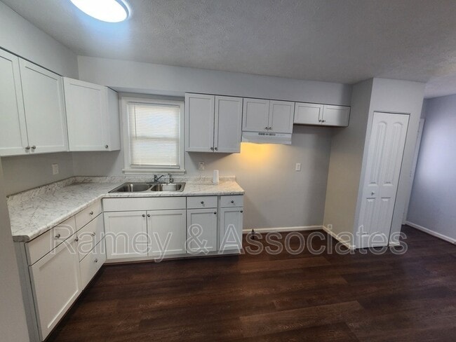 Building Photo - 5703 Chestnutwood Way