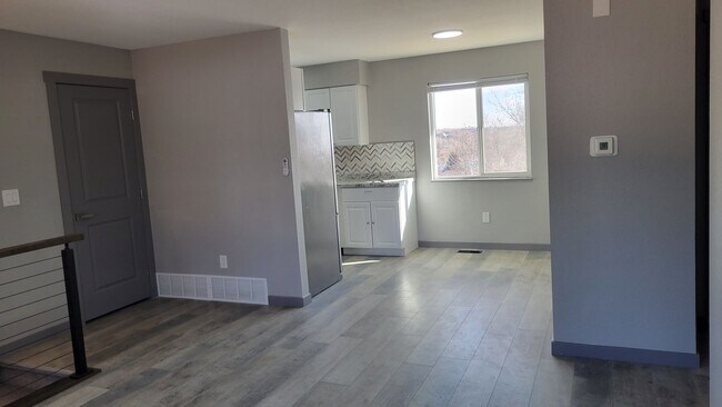 Building Photo - 4 Bedroom, 1.75 Bathroom - Freshly Updated! Available Now!