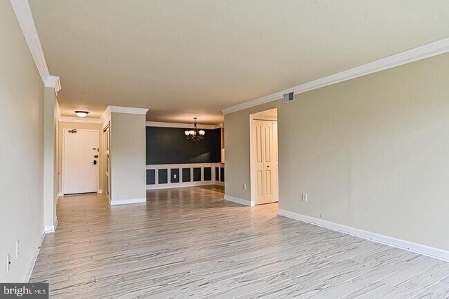 Building Photo - 1300 Army Navy Dr