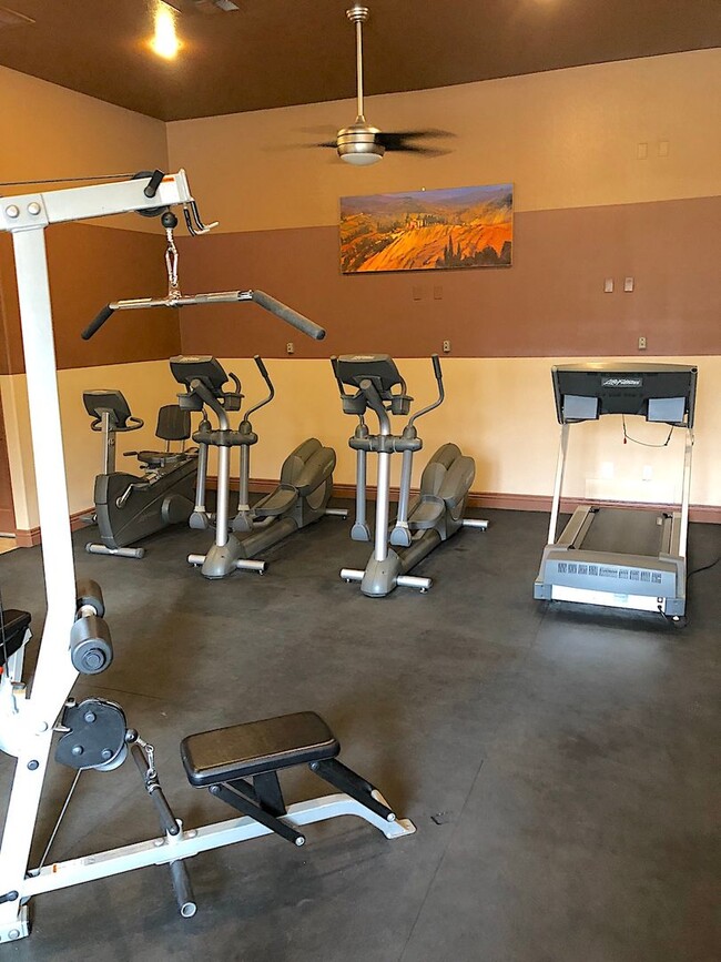 Building Photo - Nicely upgraded 1 bedroom on the South Strip