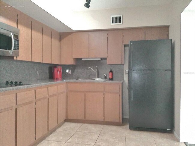 Building Photo - 2381 Ecuadorian Way