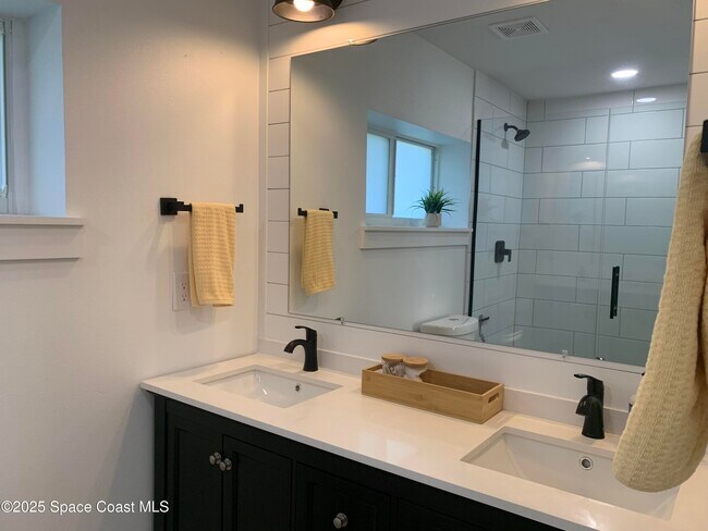 Building Photo - 710 Orange Blossom Dr