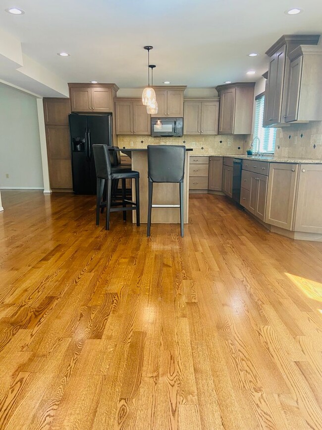 Building Photo - Rental