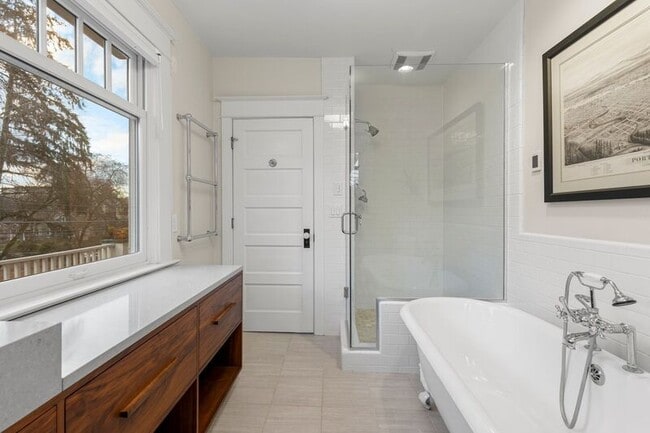 Building Photo - 1516 NW 25th Ave