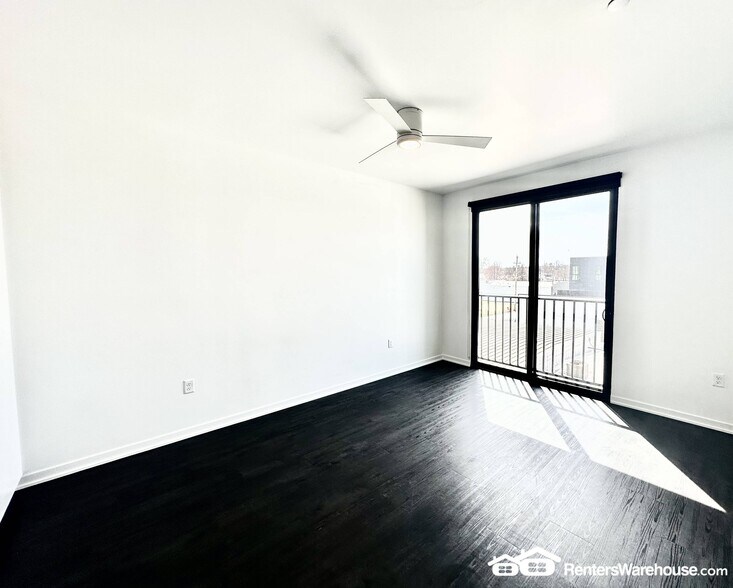 Building Photo - 329 5th St
