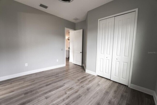 Building Photo - 913 Buckhurst Dr