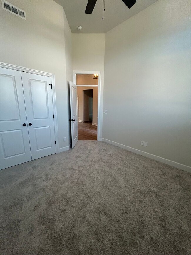Building Photo - Beautiful Modern Home in Pea Ridge!