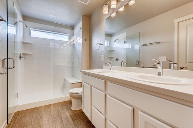 Building Photo - Stunning Modern 2 bedroom Townhome!!!