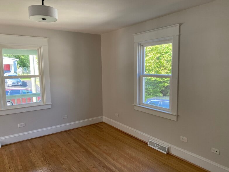 Front bedroom - 613 Blenheim Ave