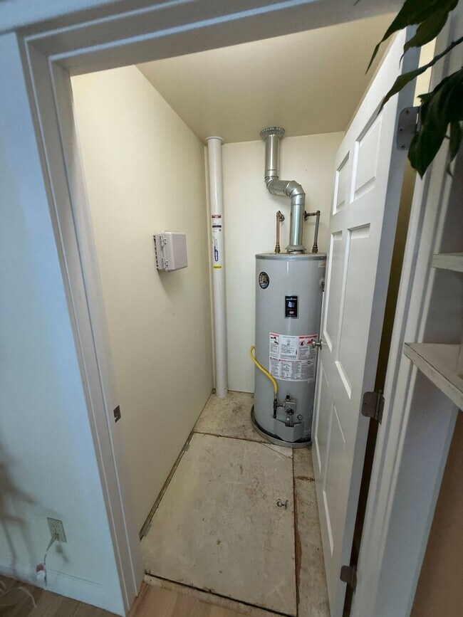Building Photo - 3 Bed 2 Bath Large Beautiful Home