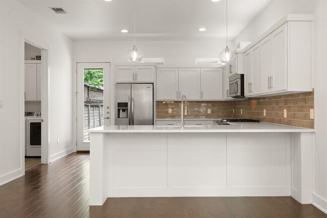 Building Photo - 7217 Blessing Ave