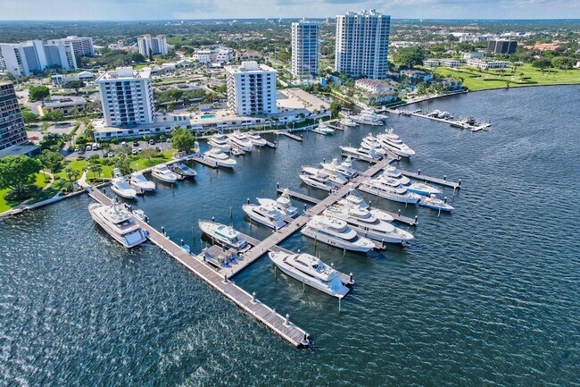 Primary Photo - 134 Lakeshore Dr