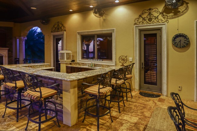 Building Photo - 1363 Oceanview Dr